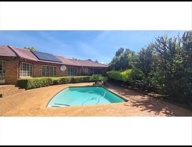 4 BEDROOM HOUSE FOR SALE IN VAN RIEBEECK PARK